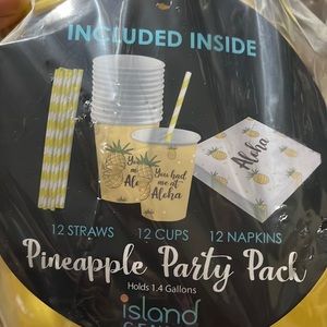 Island Genius Pineapple Drink Party Pack NEW NWT 12 straws,12 cups,12 napkins